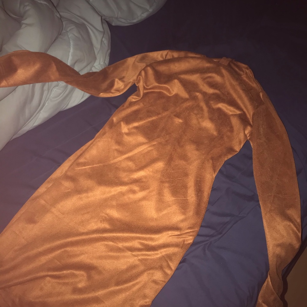 gold/brown dress